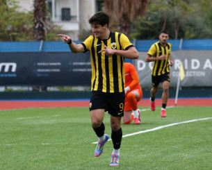 Καραργύρης και Ψυρόπουλος στην αποστολή της ΑΕΚ για το ματς Κυπέλλου με τον ΟΦΗ