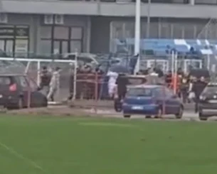 Χάος σε αγώνα νέων με ξύλο, δέκα κόκκινες κάρτες και επέμβαση της αστυνομίας (video)