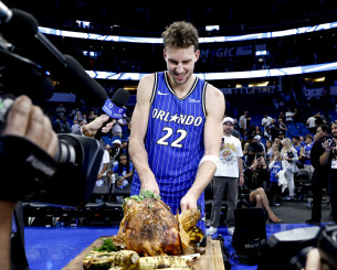 Παύση της δράσης στο NBA για μία μέρα: Από τα καρφώματα στην... παράλογη κατανάλωση γαλοπούλας (videos)