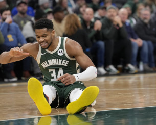 Ο Ντοκ Ρίβερς επιβεβαίωσε την αρχική διάγνωση για τον Αντετοκούνμπο: Άγνωστο το πότε θα επιστρέψει