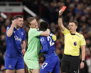 Ποινή τριών αγωνιστικών στον Γκέιγ της Έβερτον για το χαστούκι σε συμπαίκτη - Η αγκαλιά στην προπόνηση που δεν έπεισε