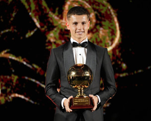 Μουζακίτης: «Αγωνίζομαι στην ομάδα που ήθελα από μικρός - Ο Ολυμπιακός έχει mentality πρωταθλητή»