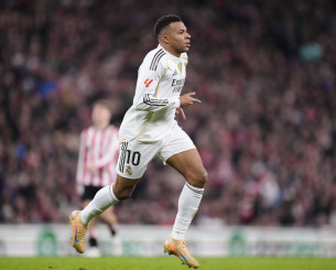 Η Ρεάλ πιέζει τον Εμπαπέ να αγωνιστεί κόντρα στην Μπαρτσελόνα αλλά ο Γάλλος είναι επιφυλακτικός