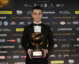 Ο Μουζακίτης κλήθηκε να απαντήσει εάν είναι καλύτερος από τον Γιαμάλ (video)