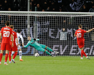 Ο Παβλένκα έπιασε πέναλτι απέναντι στην Μπραν (video)