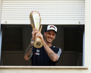 Χρόνια πολλά, Ακίλε!