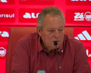 Σάλος με ομοφοβικό σχόλιο προπονητή: «Δεν θέλω ροζ φανέλες, δεν είμαστε αδερφές»