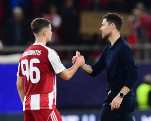 Ο Τσάμπι Αλόνσο έσταξε «μέλι» για τον Μουζακίτη - «Θα τον παρακολουθούμε...»