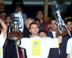 Ο θρυλικός Τόνι Σαβέβσκι στην «OPAP Arena» για φωτογραφίες και αυτόγραφα με τον κόσμο της ΑΕΚ