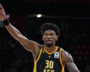 Η απίθανη εμφάνιση του Σίλβα στο ματς με τον Ολυμπιακό (video)