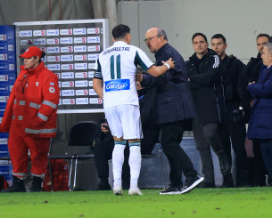 Τι είπε στον Μπενίτεθ ο Μπακασέτας αμέσως μετά το γκολ του (video)