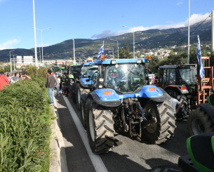 Ομάδα μπάσκετ της Τουρκίας έπεσε σε «μπλόκο» αγροτών στη Θήβα (video)