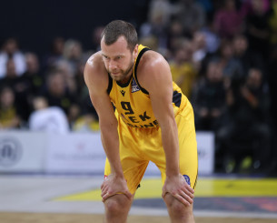 Με... μισή ομάδα στην Ουγγαρία η ΑΕΚ: Εκτός με ίωση οι Σίλβα και Λεκαβίτσιους