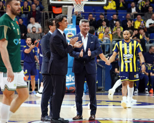 Αποσύρθηκε η φανέλα του Κουτλουάι πριν την έναρξη του αγώνα με τον Παναθηναϊκό (video)