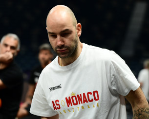 Το έχει ακόμα: Ο κόουτς Σπανούλης σε ρόλο... σουτέρ (video)