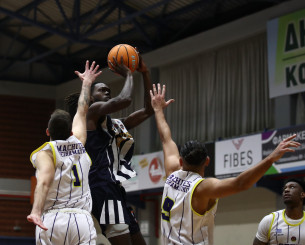 Μεγάλη νίκη για τον Κόροιβο κόντρα στους Μαχητές με τρομερό Σμιθ