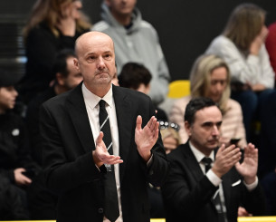 Τρομερή ατάκα από τον Ζντοβτς: «Μου θύμιζαν τις δικές μας εποχές που κάπνιζαν τσιγάρα...» (video)