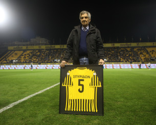 Τιμήθηκε πριν από το ντέρμπι ο θρυλικός «Ρίνγκο» του Αρη, Αγγελος Σπυρίδων