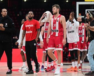 «Χλιαρές» αποδοκιμασίες στο ΣΕΦ μετά την ήττα του Ολυμπιακού από τη Βαλένθια (video)