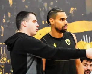 Τα ενθαρρυντικά μηνύματα από τον Κλαβέλ στην ΑΕΚ ενόψει Λεβίτσε και η κατάσταση του Κουζμίνσκας