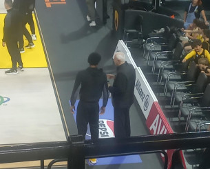 Τα... ιδιαίτερα του Σάκοτα στον Μπράουν λίγο πριν το ματς της ΑΕΚ με την Λεβίτσε (video)