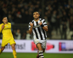 Η UEFA αποθέωσε τον «Spider Man» Γιακουμάκη (video)