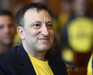 Ο ιδιοκτήτης της Μπράιτον ξεσπά: «Απόλυτα ψευδείς οι κατηγορίες για στοιχηματισμό»