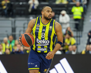 Με «μαέστρο» Τάκερ η Φενέρμπαχτσε κέρδισε την Τόφας