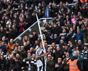 Απίστευτο γκολ στην Premier League: Ο Μπρούνο Γκιμαράες σκόραρε με απευθείας εκτέλεση κόρνερ (video)