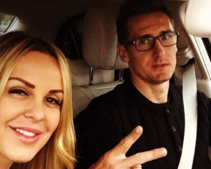 Διάσημος ποδοσφαιριστής καλούσε συμπαίκτες του για μπάρμπεκιου, η γυναίκα του έμεινε έγκυος και φούντωσαν οι φήμες για απιστία