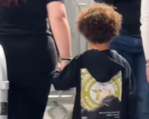 Ο Λεσόρ τζούνιορ στο Βελιγράδι φορώντας φούτερ... Ομπράντοβιτς (video)