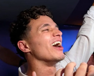 Ξέφρενο πάρτι για τον Νόρις και τη σύντροφό του έπειτα από την κατάκτηση του τίτλου της F1 (video)