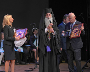 Ο Ολυμπιακός και ο Βαγγέλης Μαρινάκης στο πλευρό της Ιεράς Μητροπόλεως Πειραιώς