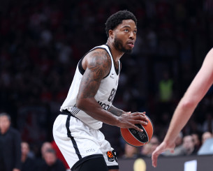 Ταϊρίκ Τζόουνς: Η οικογενειακή τραγωδία, το τατουάζ της ζωής του και η ιστορία πίσω από τον αριθμό 88