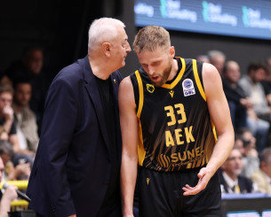 Ο Σάκοτα είδε στην Μύκονο στιγμές του Χαραλαμπόπουλου που οραματίζεται στην ΑΕΚ