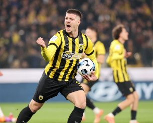 Με κεφαλιά του Γιόβιτς το 2-1 της ΑΕΚ (video)