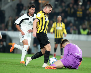 Το γκολ της ΑΕΚ που ακυρώθηκε για φάουλ του Μάριν (video)