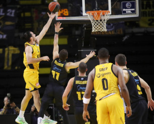 Τα highlights από το απίστευτο ντέρμπι ανάμεσα σε ΑΕΚ και Άρη