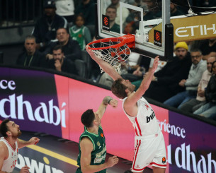 Εντυπωσιακό και... σπάνιο κάρφωμα από τον Βεζένκοφ κόντρα στον Παναθηναϊκό (video)