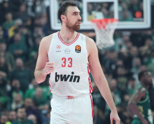 Μιλουτίνοφ και Χολ πήραν περισσότερα ριμπάουντ απ' όλους τους ψηλούς του Παναθηναϊκού μαζί!