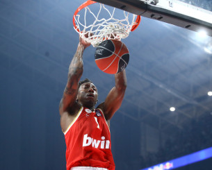 Γιατί μία υπερπλήρης ομάδα όπως η Εφές επέλεξε τον Σέιμπεν Λι του Ολυμπιακού