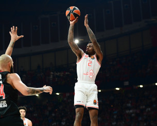 Ο Μπλέικνι κατηγορείται για κύκλωμα παράνομου στοιχιματισμού