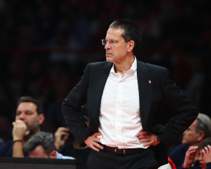 Ο ιδιοκτήτης της Χάποελ την... είπε στον προπονητή της Βαλένθια: «Συγχαρητήρια για την πρωτιά αλλά κάθεσαι στη θέση μου»