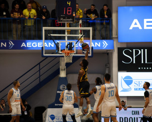 Η Μύκονος πήγε για ανατροπάρα, η ΑΕΚ έμεινε όρθια και έφυγε με «διπλό»