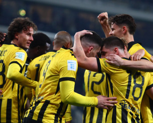 Σύσσωμο το ποδοσφαιρικό τμήμα της ΑΕΚ στη «Sunel Arena» για το ματς με την Άλμπα