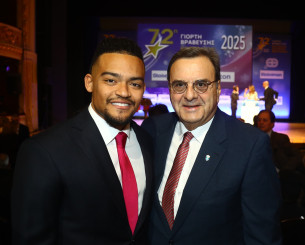 Γιατί ο Ισίδωρος Κούβελος αποχώρησε δυσαρεστημένος από τα Βραβεία του ΠΣΑΤ