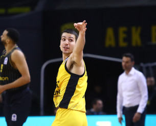 Ο Φλιώνης ανάμεσα στους κορυφαίους πασέρ της ΑΕΚ