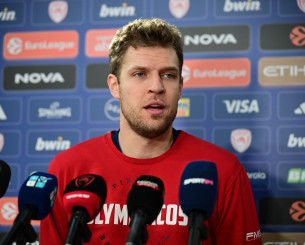 Βεζένκοφ: «Πρέπει να κάνουμε το τέλειο παιχνίδι - Η νίκη και η ήττα ξεχνιούνται σε ένα βράδυ»