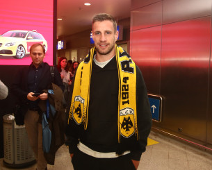 Στην Αθήνα για την ΑΕΚ ο Μπαρνάμπας Βάργκα