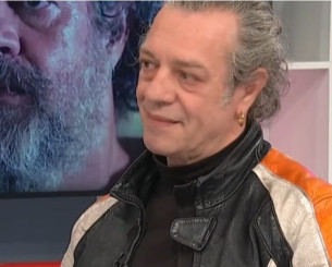 Γνωστός ηθοποιός βγήκε στην ΕΡΤ και είπε τα κάλαντα: «Αρχιμηνιά και αρχίχρονια, η ΑΕΚ το πρωτάθλημα» (video)